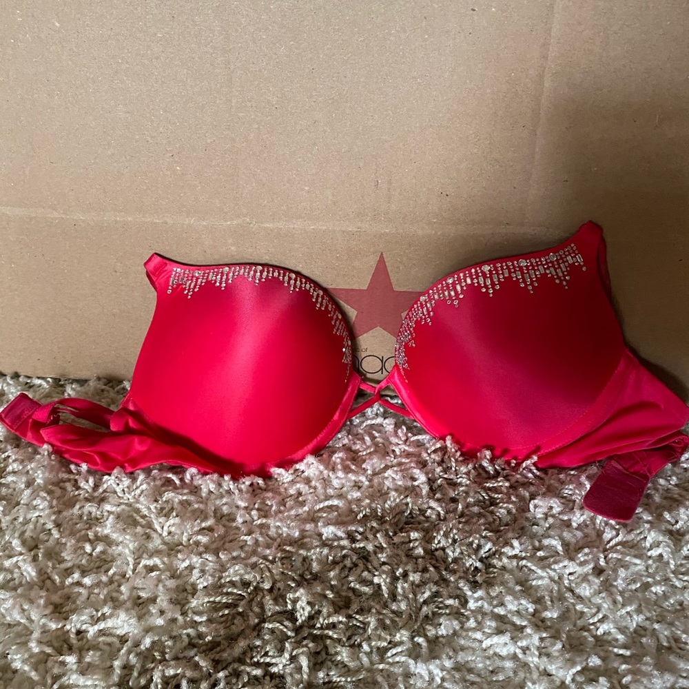 Victoria Secrets push up bra